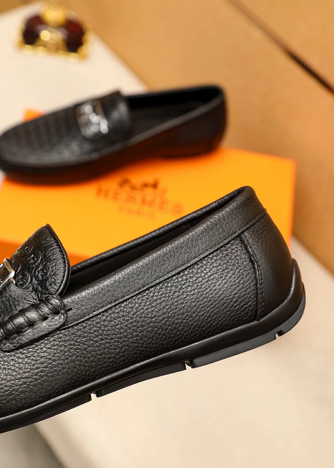 Men's shoes 💰380 💐 Product trademark: HERMES "Hermès" shoes. Regular size: 38-44 (45🉑️customized) Product materials: Selected imported first-layer cowhide embossed upper + classic hardware buckle, imported pig leather lining. Strong three-dimensional visual effect, rubber outsole Color: 1⃣️color optional